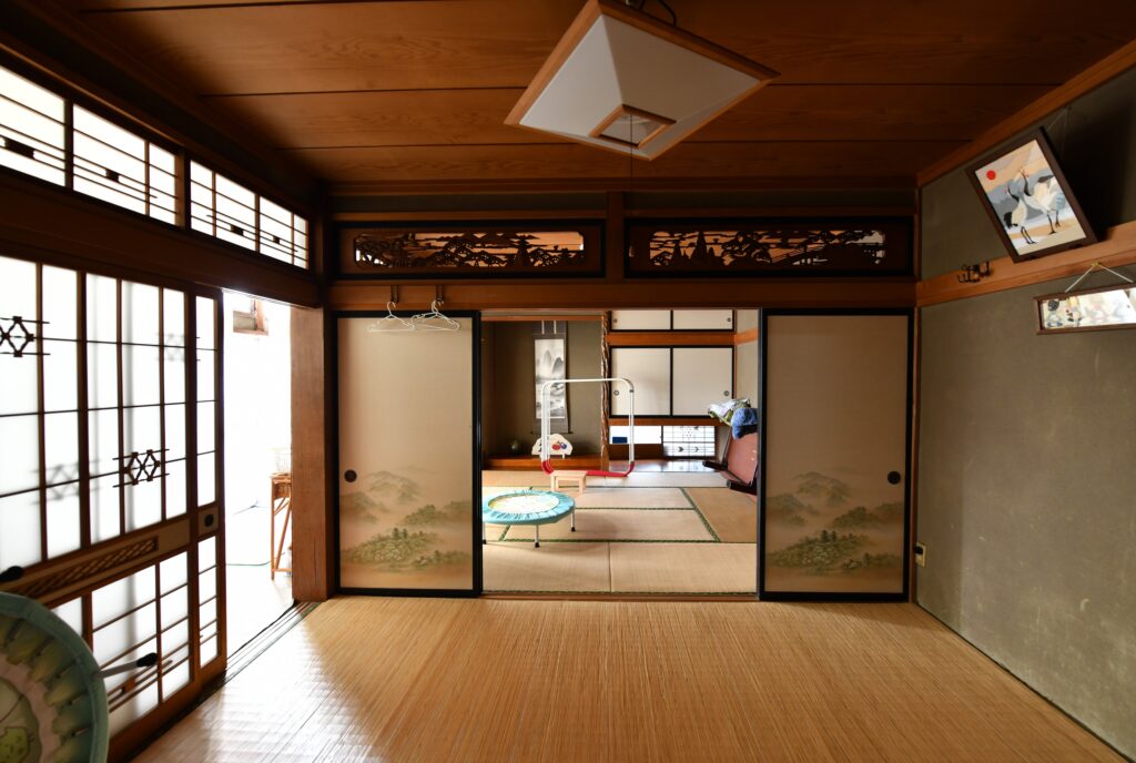 子育て世代の実家リノベーション｜無垢の木と快適動線の家